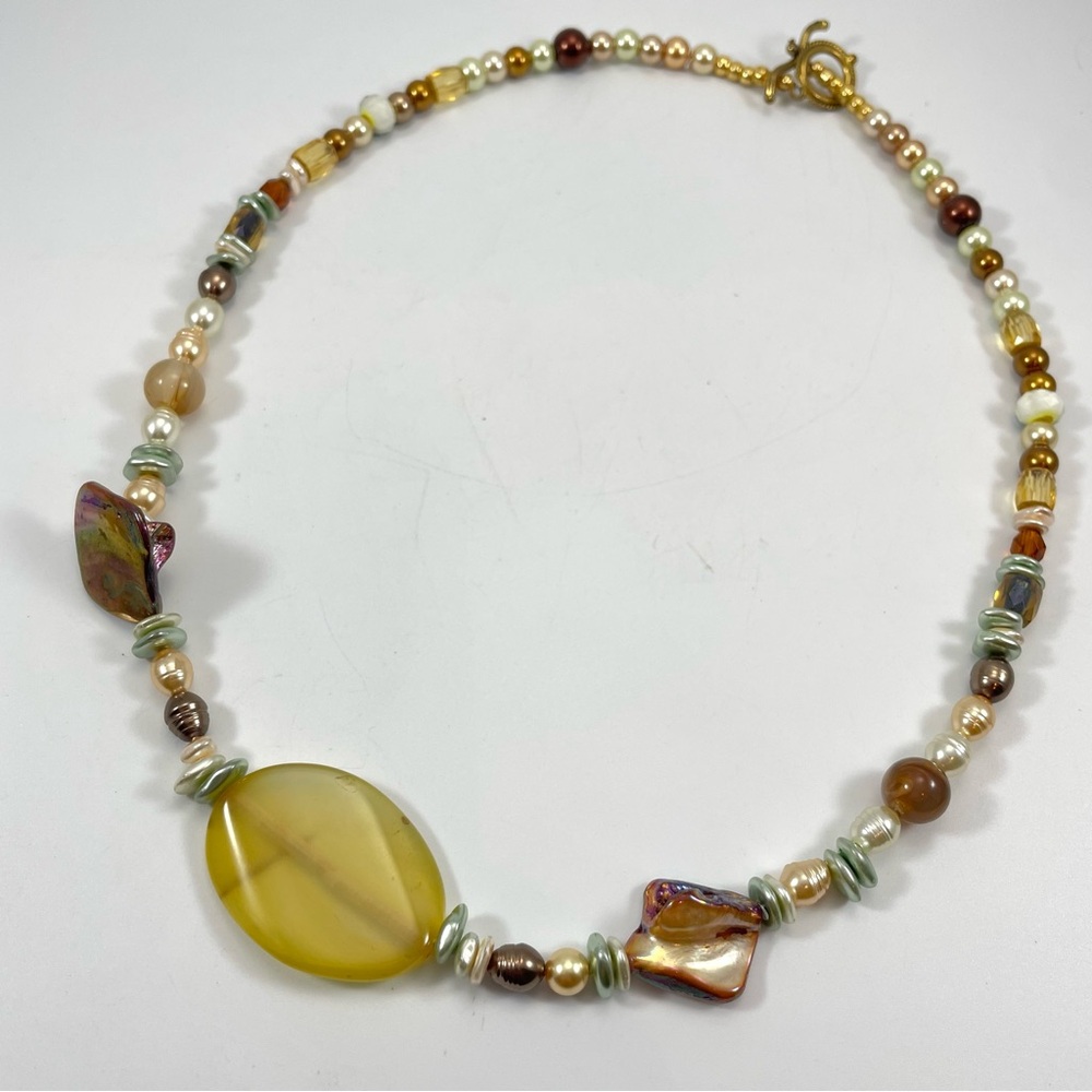 Stunning Unsigned Artisan Gold Tone Mother of Pearl Glass Beaded Agate Necklace